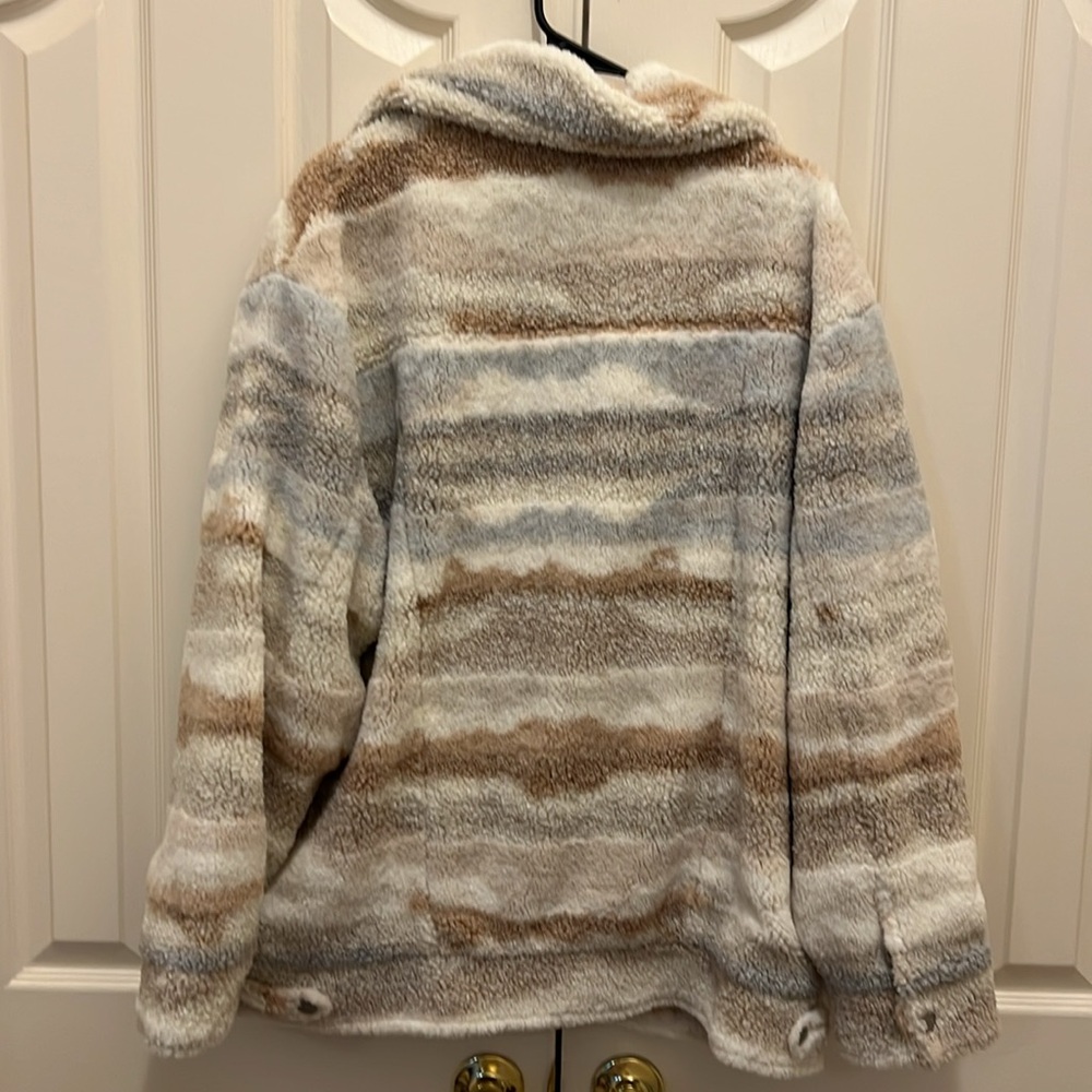 UGG Women’s Frankie UGGfluff Jacket - Picture 9 of 16